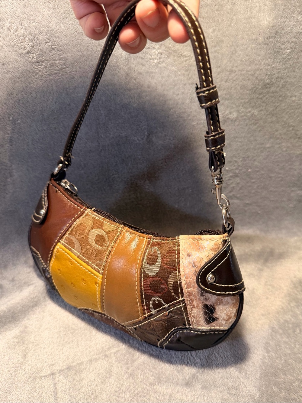 Y2K Guess Patchwork Signature Faux Leather Wristlet - Picture 2 of 6
